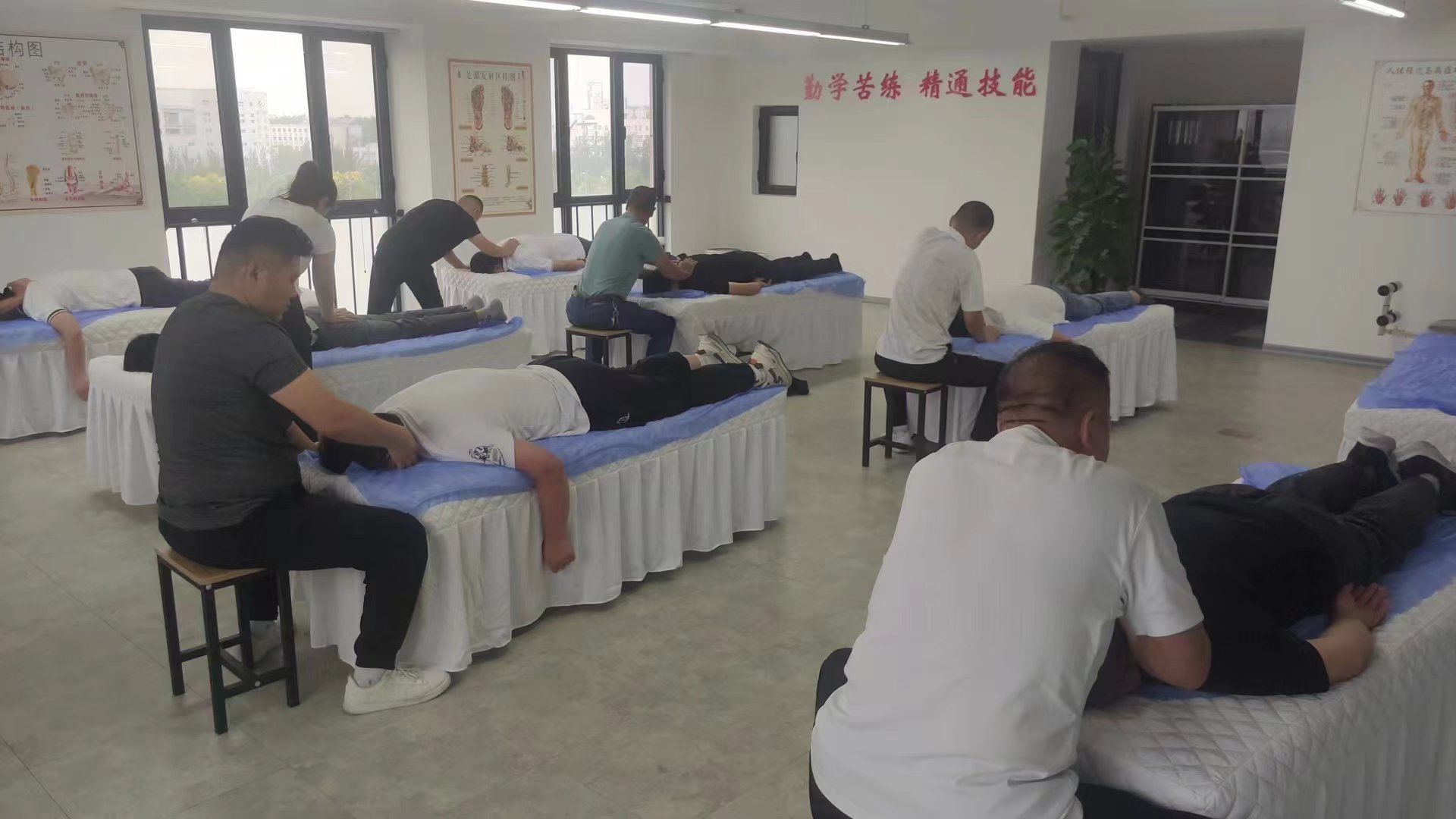 按摩培训,小儿推拿培训,玉医职校